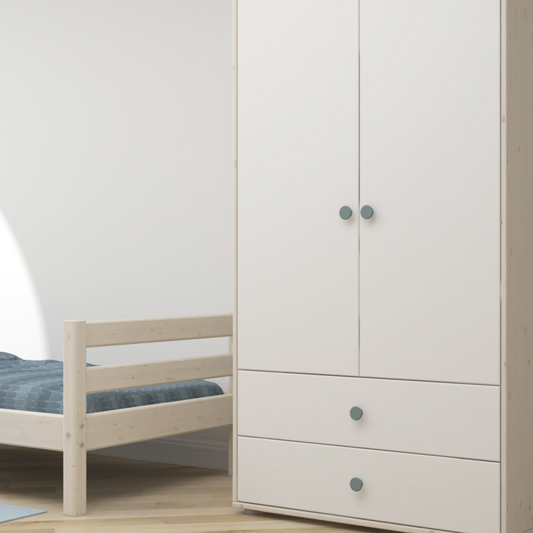 Flexa. Classic wardrobe with extra high and light teal knobs - White washed