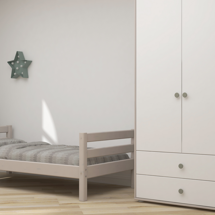 Flexa. Classic wardrobe with extra high and natural green knobs - Grey washed