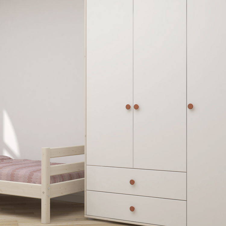 Flexa. Classic wardrobe with extra high and blush knobs - White washed