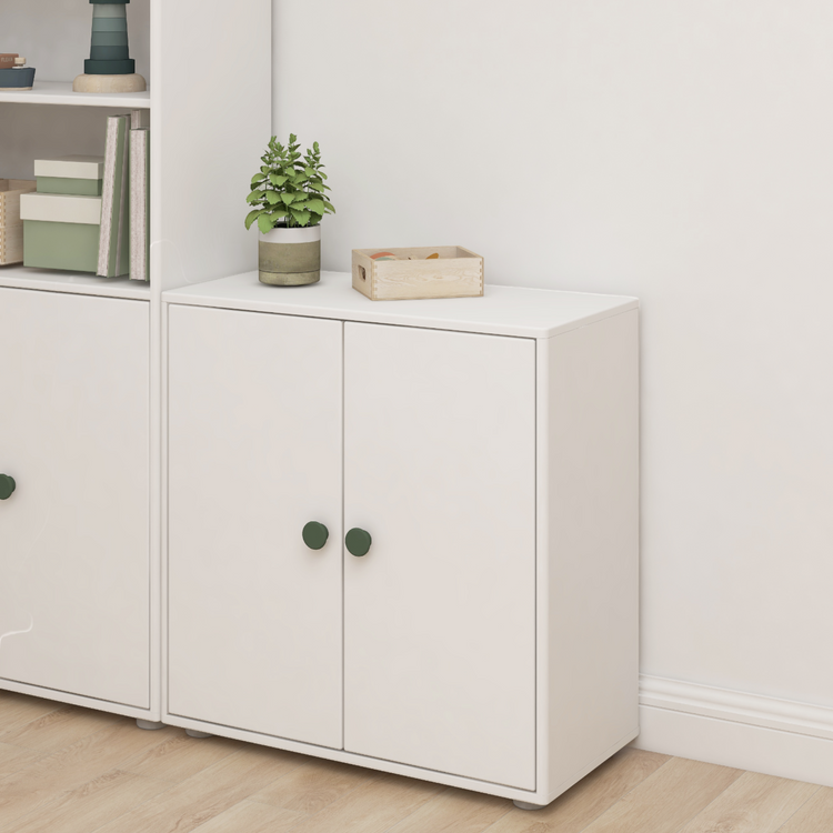 Flexa. Roomie mini bookcase with two doors and deep green knobs - White