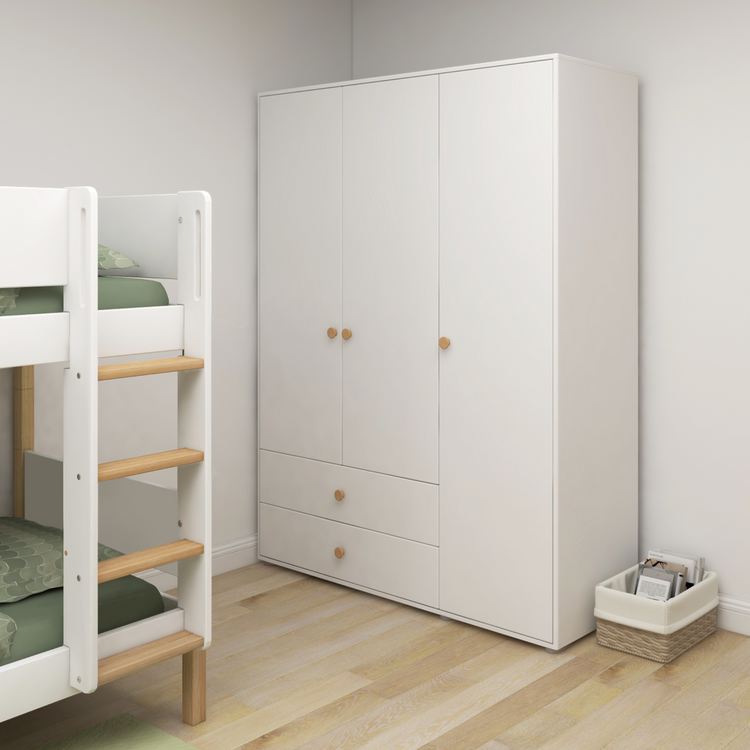 Flexa. Roomie wardrobe with extra high and wooden knobs - White / Natural