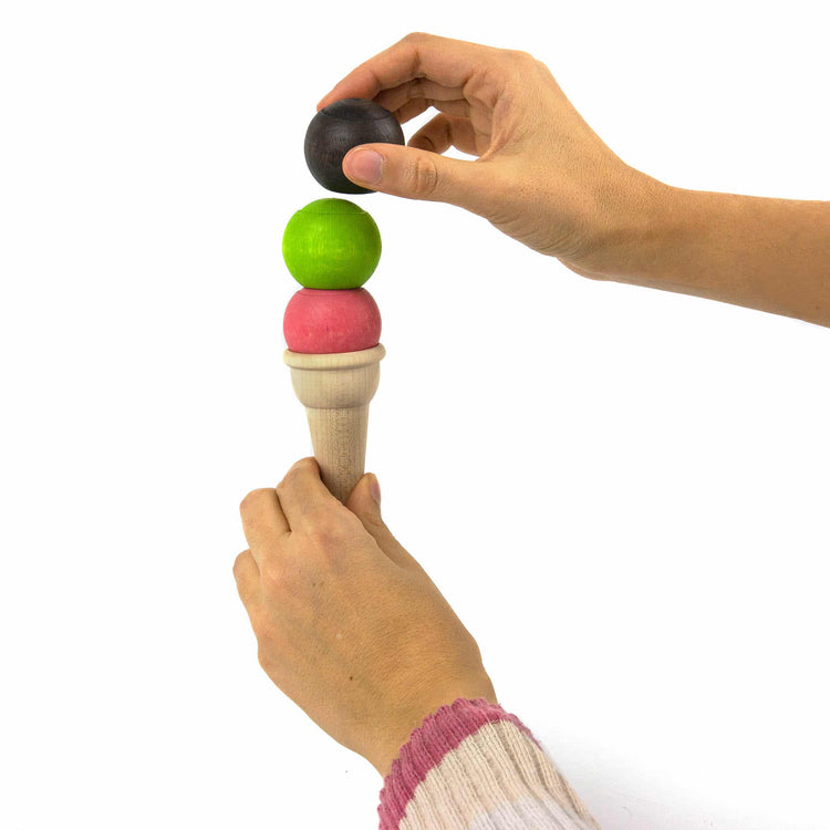 MILANIWOOD. Spash! An ice cream balancing acts